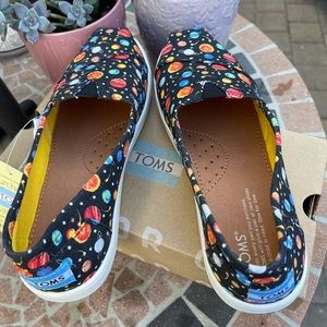 Brand new with tag. Super comfortable.